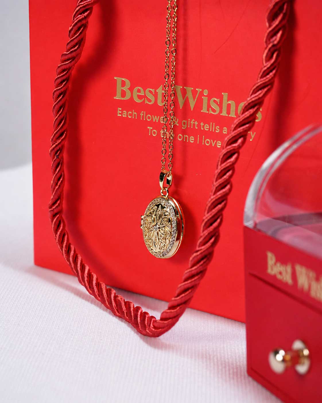Memora Necklace