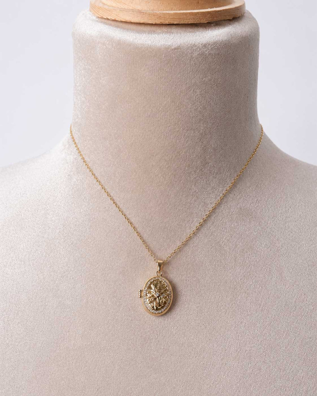 Memora Necklace